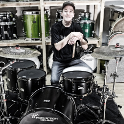 Tobias Gerth mit Rockstroh Drums Custom Set